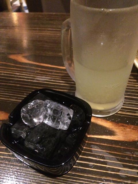 氷の入った飲み物